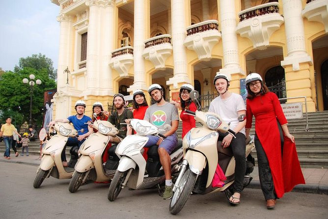 [Infographic] Ha Noi motorbike tour among 25 best experiences in Asia